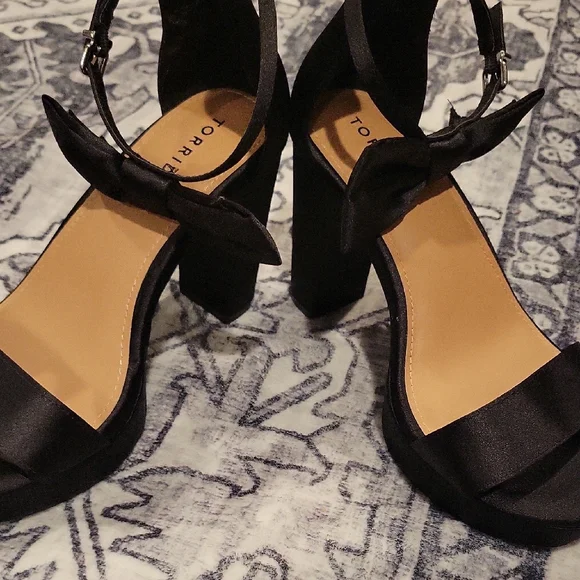 Elegant Torrid Black Heels - Picture 3 of 7